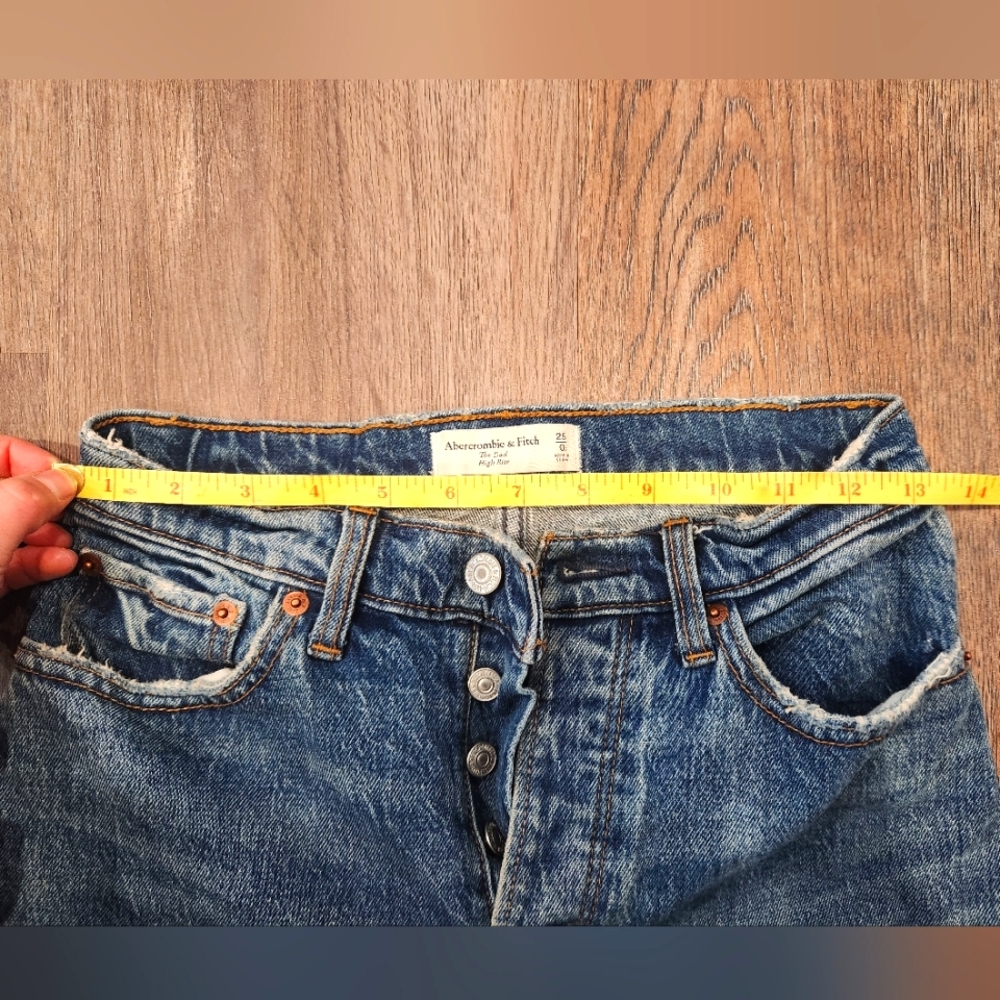 Abercrombie & Fitch High Rise Boyfriend Jeans